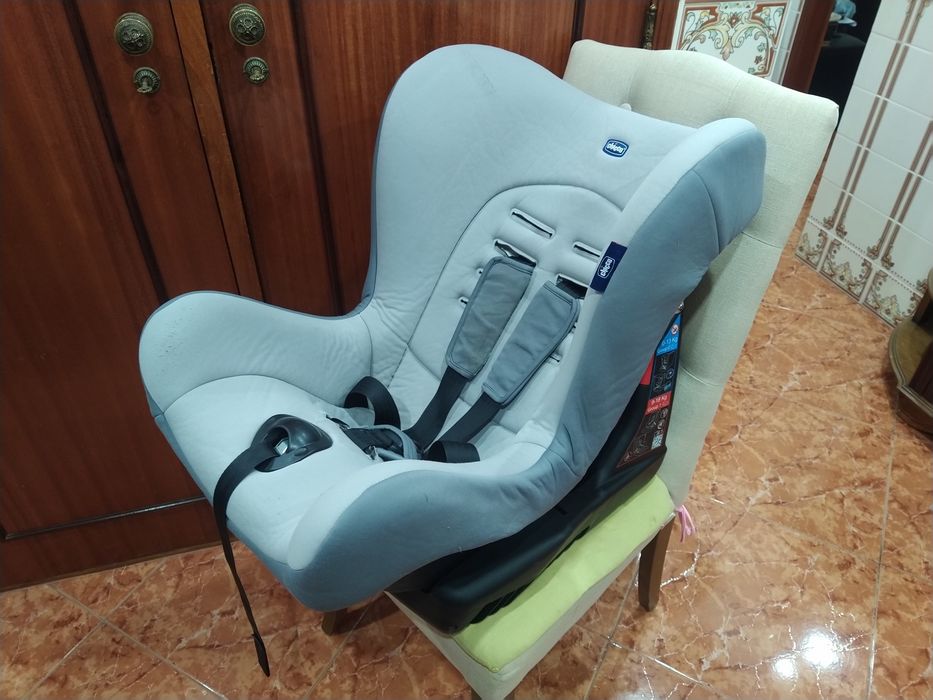Chicco Car Seat for Children 0-13 kg / 9-18 kg, Suitable for Cars, Homes, Rooms, and Apartments