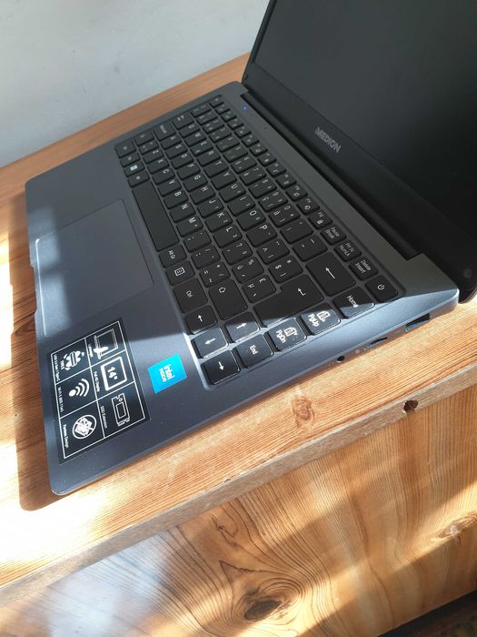 Laptop Medion E14223. Nowoczesny, lekki i praktyczny