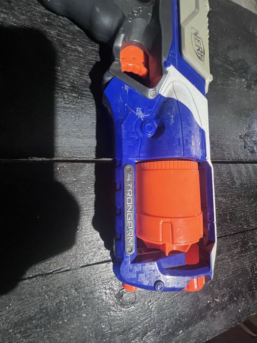 Іграшковий пістолет Nerf Elite Strongarm