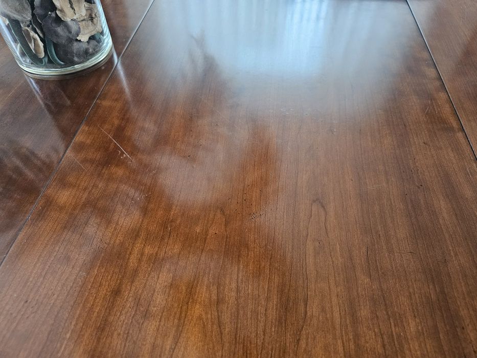 Mesa em madeira de cerejeira massiça e pormenores em bronze