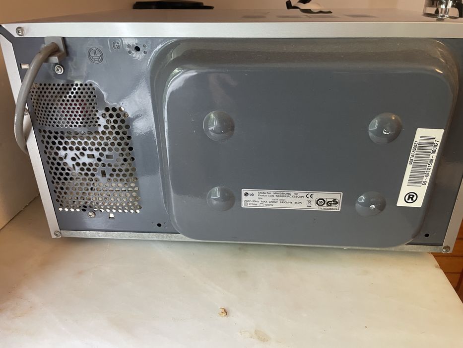 Microondas LG com avaria
