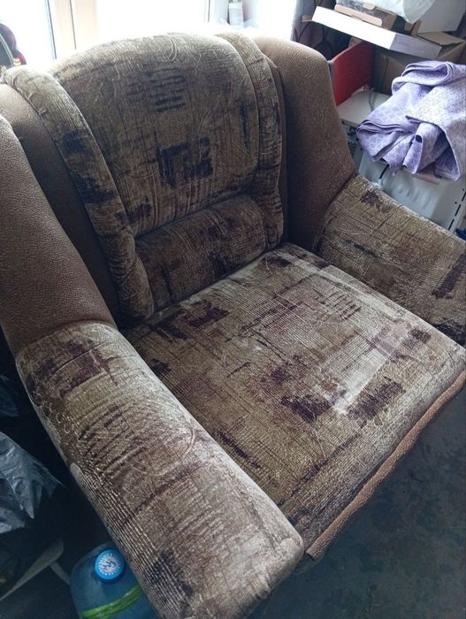 Велике, шикарне  не розкладне крісло