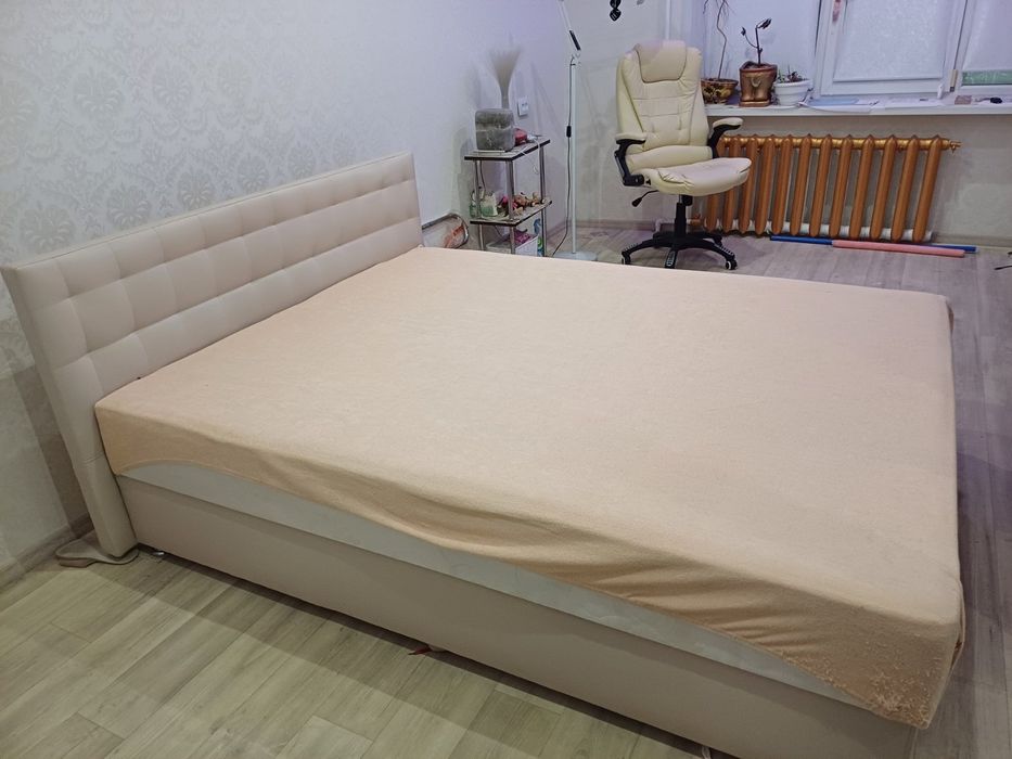 Кровать Ліжко з встроэним матрацом с пiдйом-м мех-м  1.60×2.10