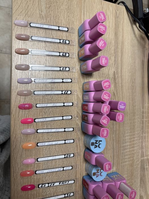 Розпродаж гелів, акригелів з манікюрної студії