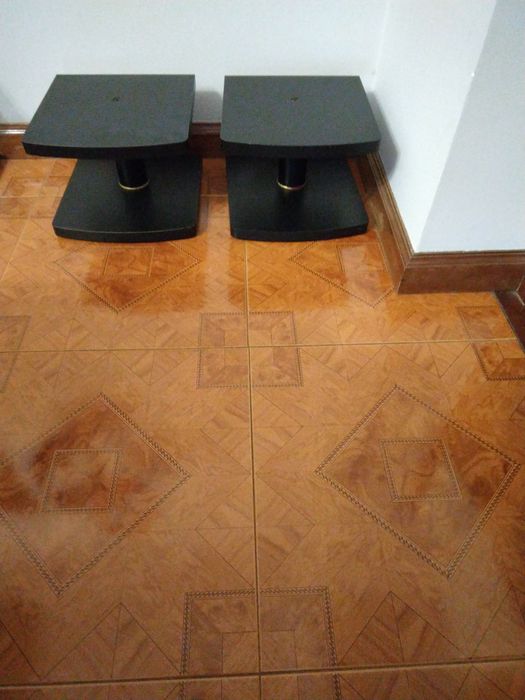 Suportes para alto-falantes