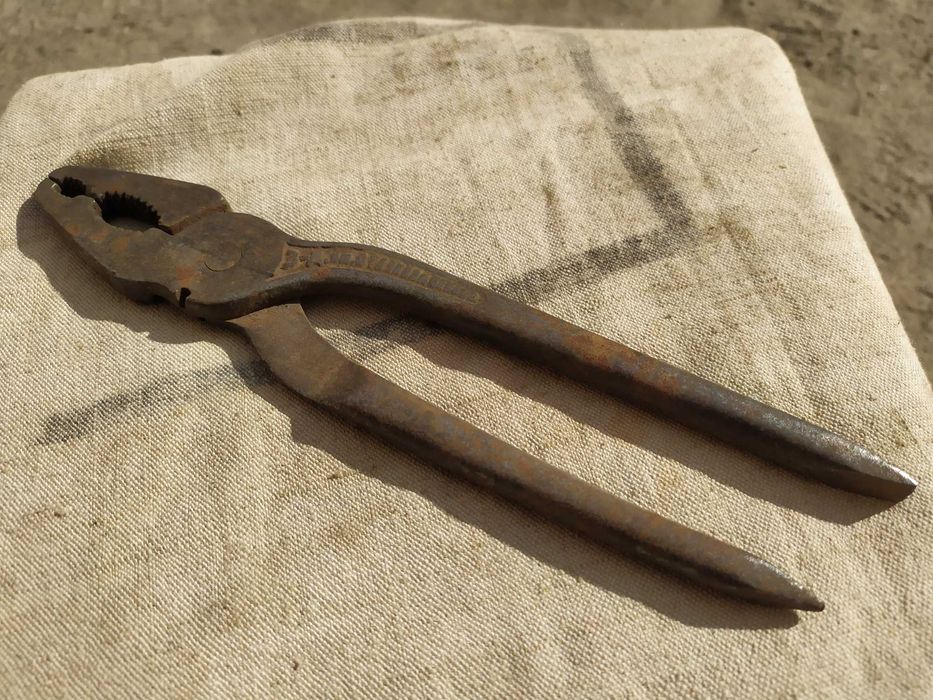 Продам старинные плоскогубцы, з-д им Сталина г. Павлов, 1930е годы.