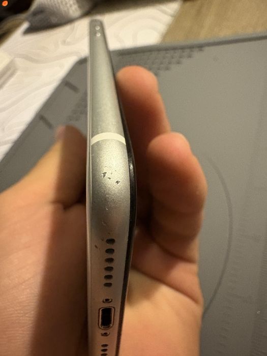 Iphone SE bez rys bateria 100%