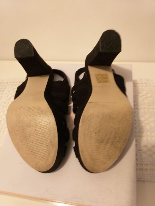 Sandálias pretas