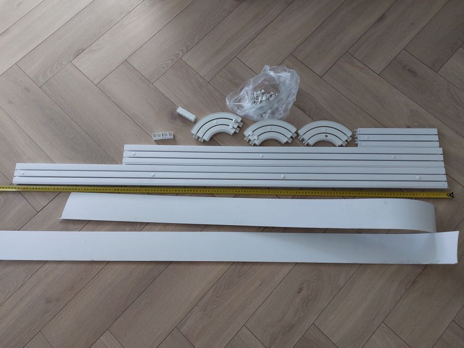 Szyna karnisz 130 180cm sufitowy z osłoną osłona 9 9cm łuk narożny żabki zakończenie zakończenia
