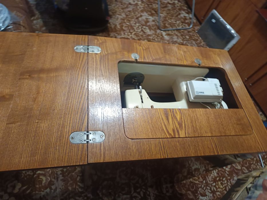Продам швейную машинку