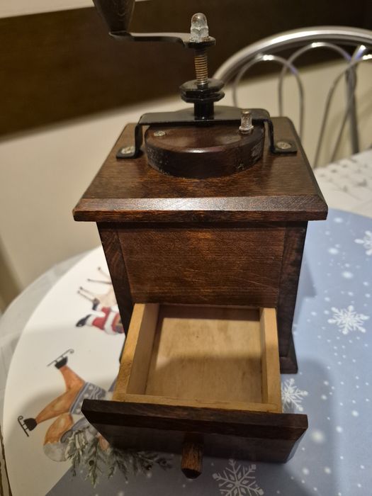 Młynek do kawy antyk