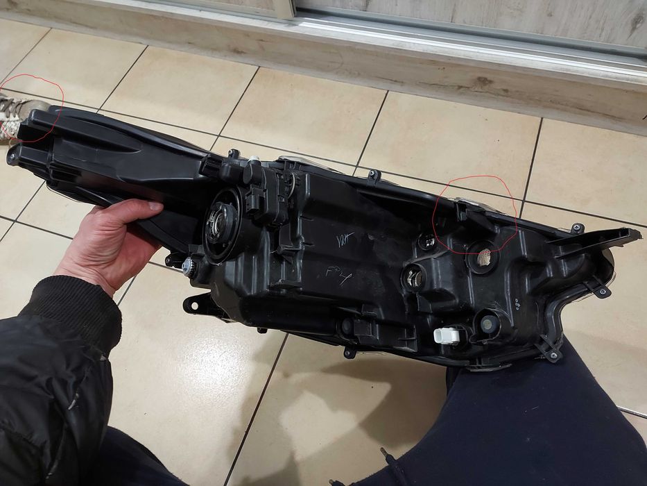 Toyota YARIS IV 4 20- przednia lewa lampa reflektor soczewka ORYGINAŁ