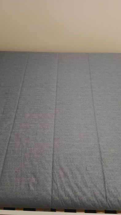 Cama e colchão com pouco uso