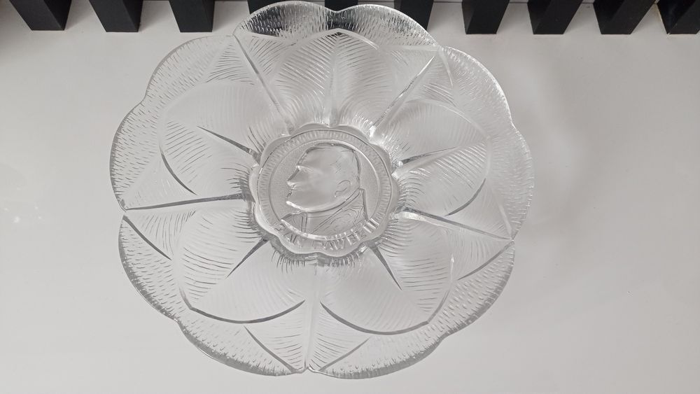 Kryształ , z podobizną Jana Pawła 2