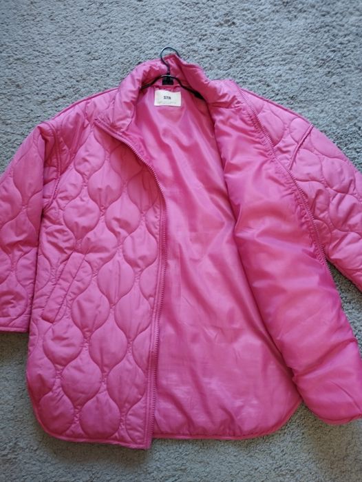 Куртка жіноча ,Stradivarius, утеплена синтепоном , вільного крою ,