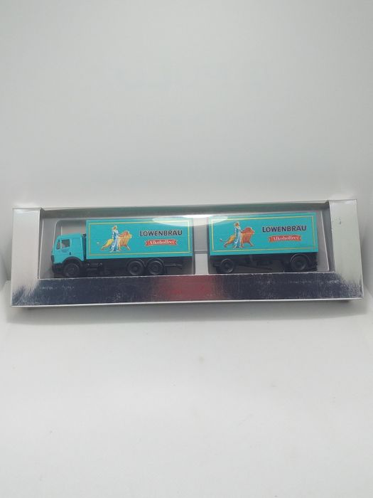 Miniatura camião mercedes da marca Herpa na escala H0 1/87