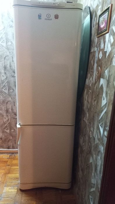 Холодильник Indesit