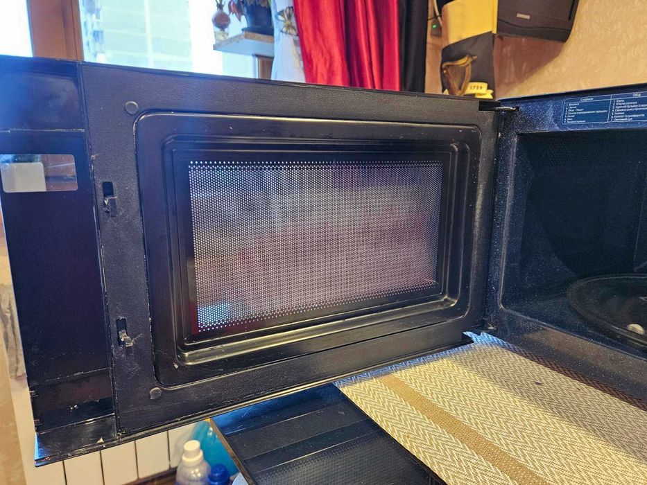 Микроволновая печь Samsung ME88SUG/UA