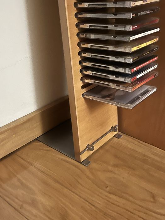 Estante de CDs em madeira