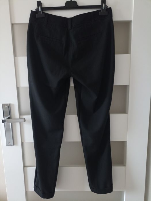 garniturowe czarne spodnie w kant S.Oliver 38