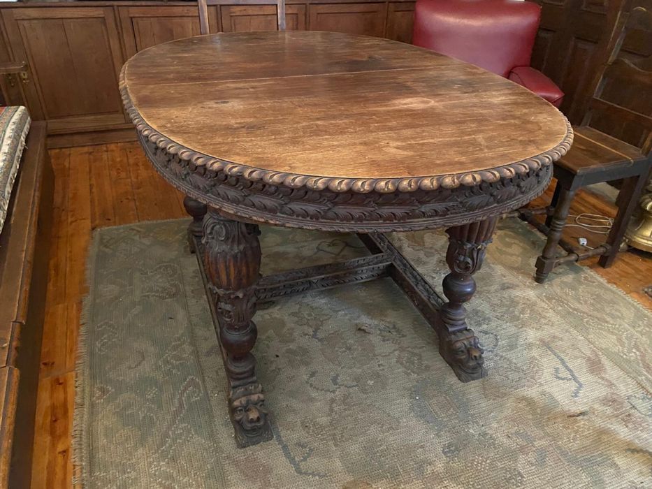 Mesa jantar com talha à mão