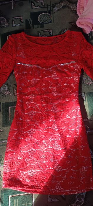 Святкова червона сукня