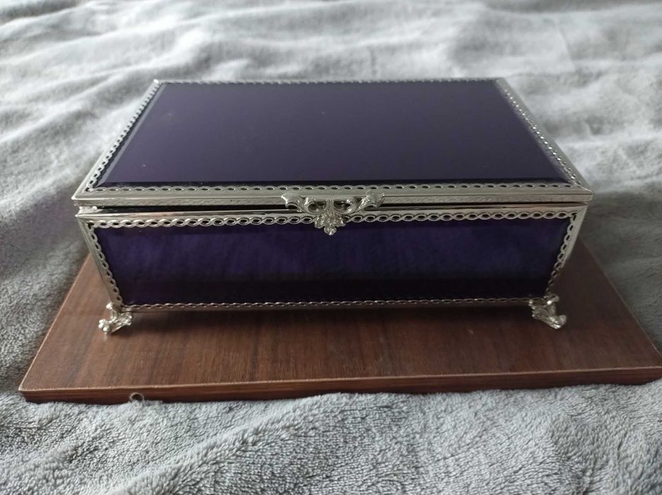 Szkatułka na biżuterię