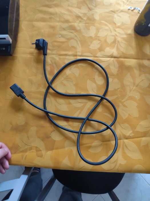 PlayStation 3 com todo completo com o comando e dois jogos