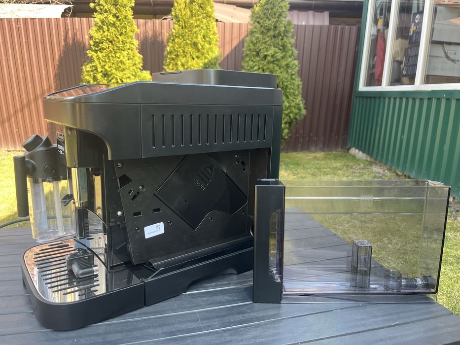 Автоматична кавомашина Delonghi Magnifica EVO 2025 рік 2 місяць
