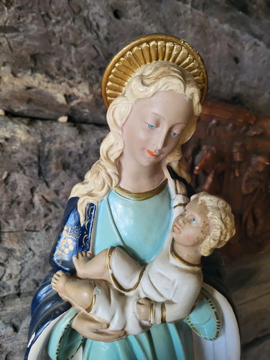 Maryja z dzieciątkiem Jezus figura Matki Bożej