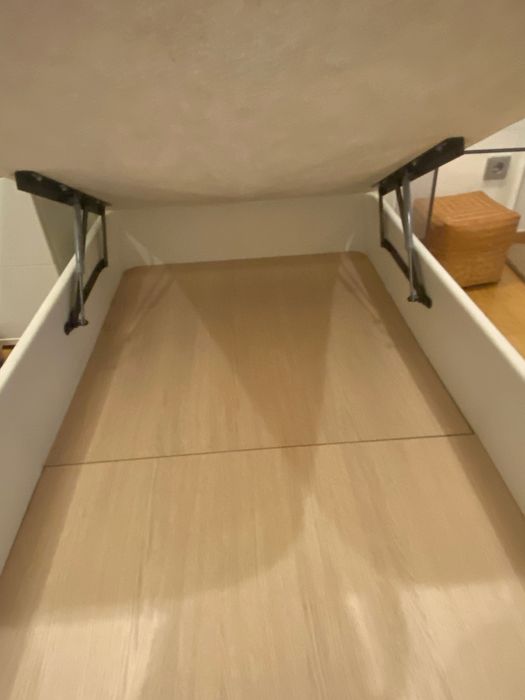 Estrado basculante em tecido com colchão