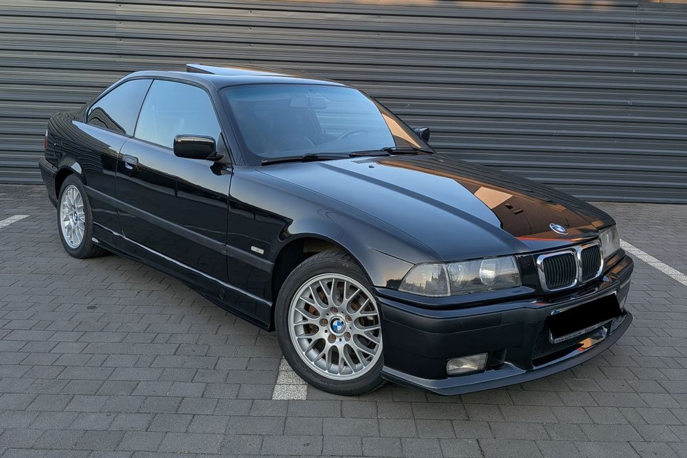 BMW e36 318is w Oryginalnym M Pakiecie, bez rdzy, polift, szyberdach, OBC18, Bardzo bogate wyposażenie.