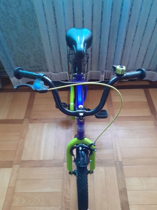 Дитячий велосипед. В гарному станї все працює.