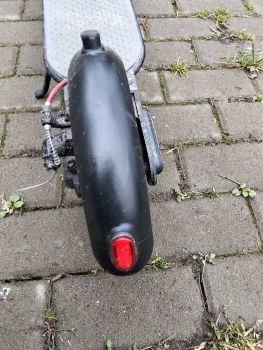 Продаю електросамокат терміново. Стан хороший, акумулятор тримає добре