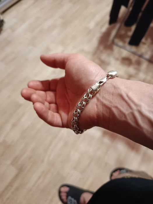 Серебряный браслет,он как новый..