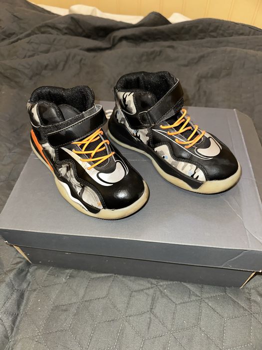 Продам дитячі демісезонні кросівки чобітки