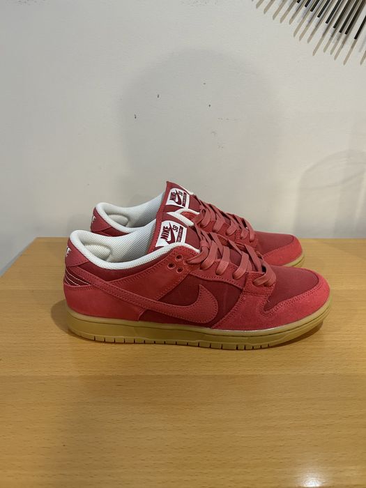 Nike SB Dunk low red gum
