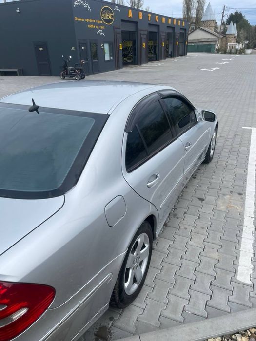 Mersede-Benz E211