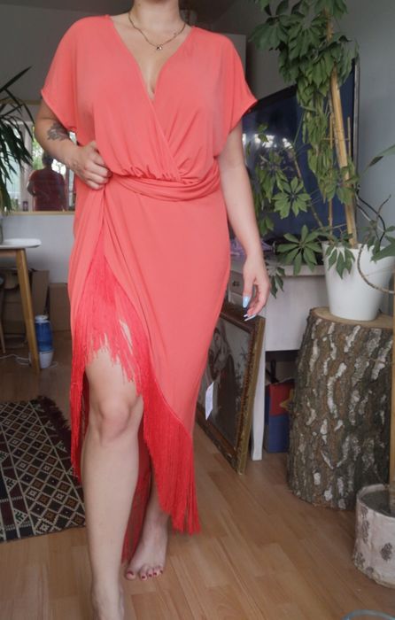Czerwona sukienka midaxi maxi  frędzle 5 xl 50 asos