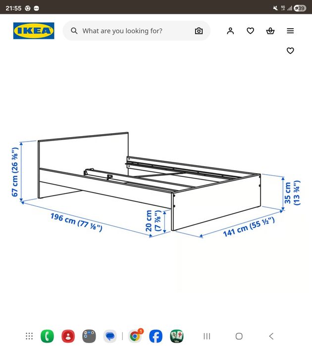 Cama creme e mesa cabeceira ikea