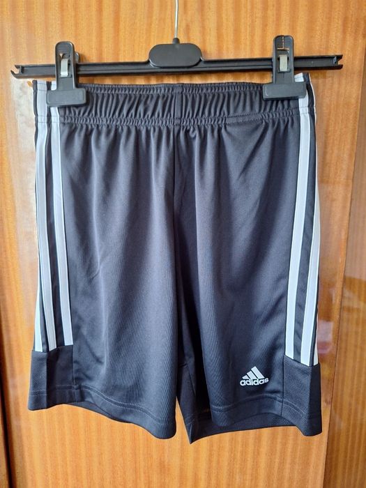 Шорти Adidas на підлітка