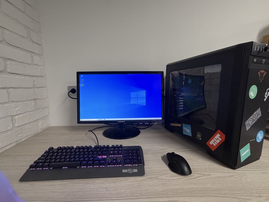 Monitor samsung 60hz + klawiatura gaming mad dog