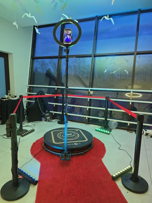 FotoBudka 360° FotoBox do wynajecia na każdą okoliczność z akcesoriami
