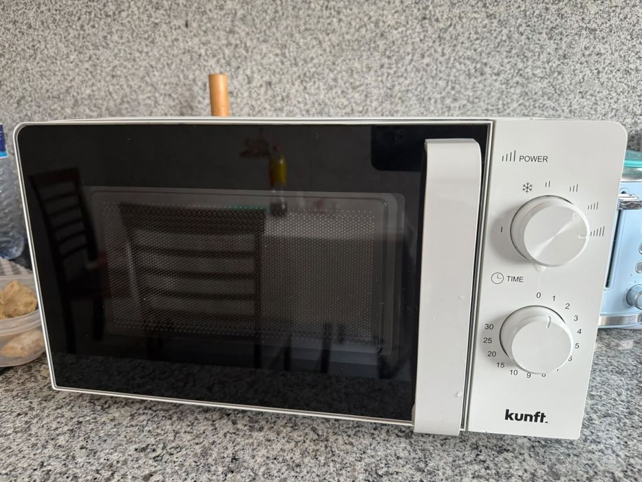 Micro-ondas 20l a funcionar perfeitamente