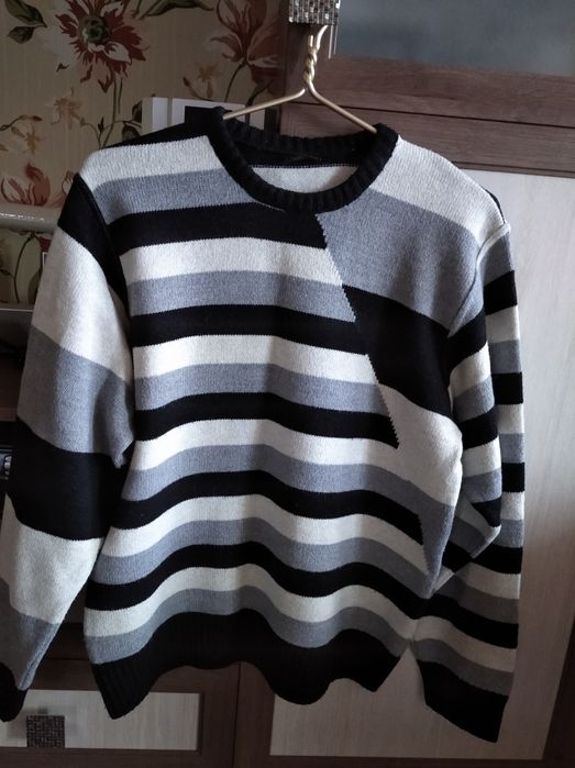 Продам світер Турція в новому стані, розмір L - XL