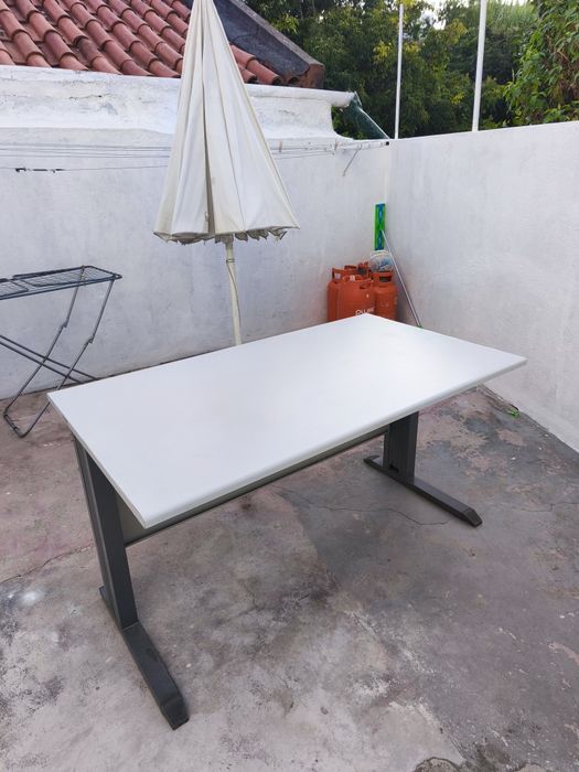 Mesa secretária de escritório