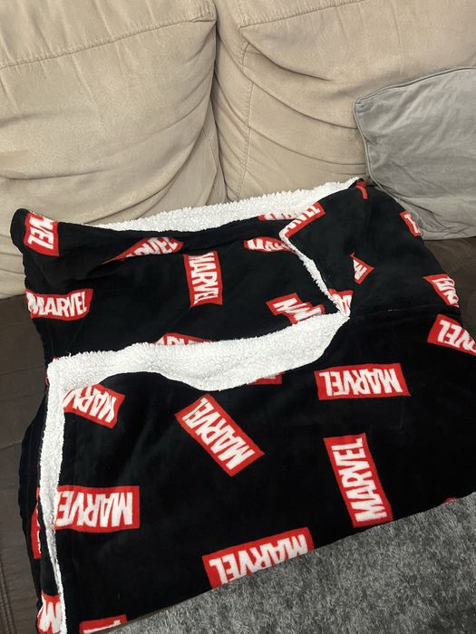 Manta Marvel com Capuz