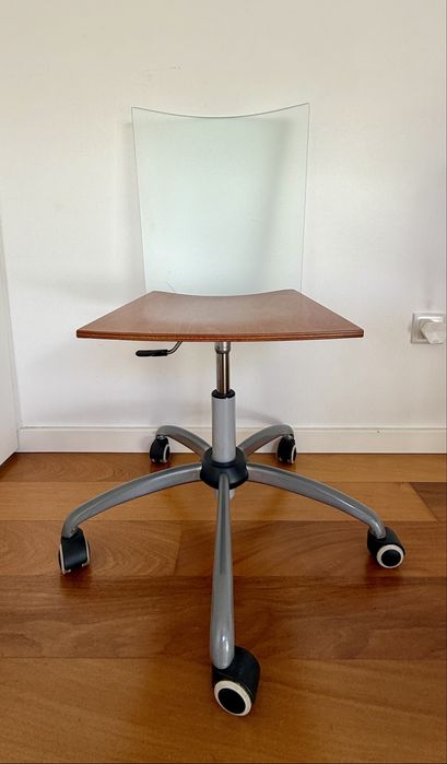 Cadeira escritório em Cerejeira