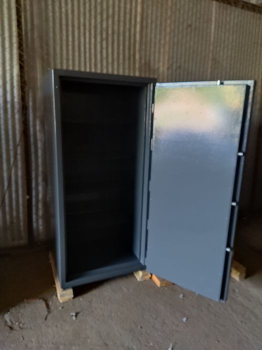 Продаю б.у сейф фирмы GRIFFON (модель:CL.II.150 K)