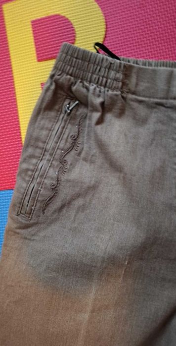 Jeans damski w gumę